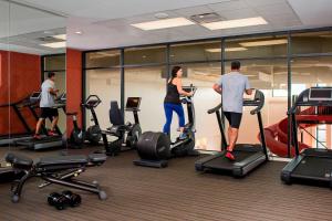 Fitness centrum a/nebo fitness zařízení v ubytování Residence Inn by Marriott Calgary South