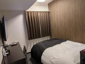 Postel nebo postele na pokoji v ubytování APA Hotel Keikyu Kamata Ekimae Nishi