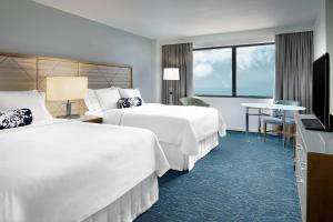 Letto o letti in una camera di Walt Disney World Swan