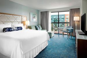 Letto o letti in una camera di Walt Disney World Swan
