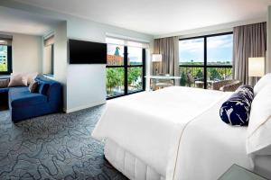 Letto o letti in una camera di Walt Disney World Swan