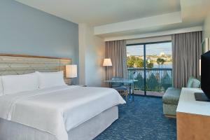 Letto o letti in una camera di Walt Disney World Swan