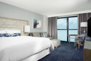Letto o letti in una camera di Walt Disney World Swan