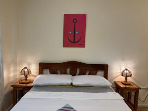 Postel nebo postele na pokoji v ubytování Villa Skanderbeg Guest House Talaudyong Beach