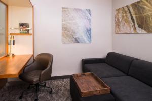 Χώρος καθιστικού στο SpringHill Suites by Marriott Huntsville Downtown