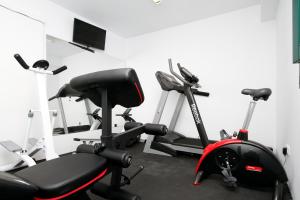 Fitness centrum a/nebo fitness zařízení v ubytování Kalypso Hotel