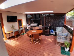 a living room with a table and a kitchen at Ocean Oasis Rosebud in Rosebud