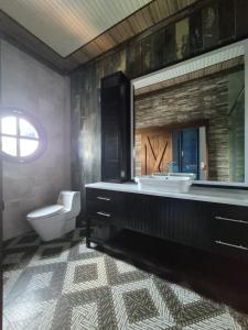 Ένα μπάνιο στο Guest House Omah Jawi