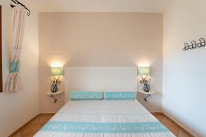 Postel nebo postele na pokoji v ubytování Apartments with shared pool Vignola Mare Aglientu