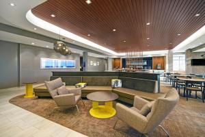 TV a/nebo společenská místnost v ubytování SpringHill Suites by Marriott St. Paul Arden Hills