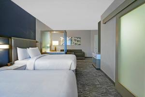 Postel nebo postele na pokoji v ubytování SpringHill Suites by Marriott St. Paul Arden Hills
