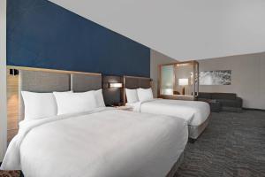 Postel nebo postele na pokoji v ubytování SpringHill Suites by Marriott St. Paul Arden Hills