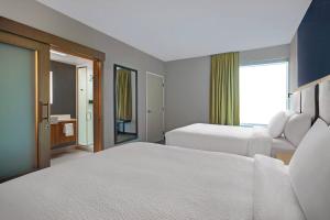 Postel nebo postele na pokoji v ubytování SpringHill Suites by Marriott St. Paul Arden Hills