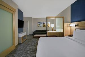 Postel nebo postele na pokoji v ubytování SpringHill Suites by Marriott St. Paul Arden Hills