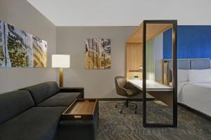 Postel nebo postele na pokoji v ubytování SpringHill Suites by Marriott St. Paul Arden Hills