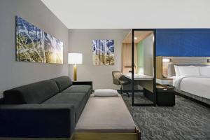 Postel nebo postele na pokoji v ubytování SpringHill Suites by Marriott St. Paul Arden Hills