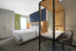 Postel nebo postele na pokoji v ubytování SpringHill Suites by Marriott St. Paul Arden Hills