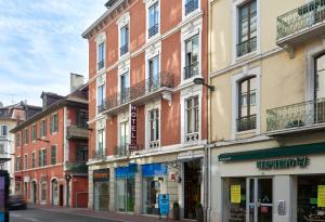a row of buildings on a city street at H&ocirc;tel du Nord in Annecy