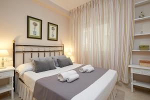 a bedroom with a bed with towels on it at DIFFERENTFLATS Morsa in Salou