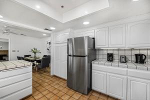 Fotografie z fotogalerie ubytování Charming single-story 3Brs 2bth home S-SF v destinaci South San Francisco