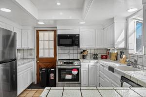 Fotografie z fotogalerie ubytování Charming single-story 3Brs 2bth home S-SF v destinaci South San Francisco