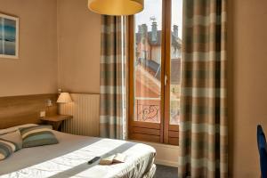 Hôtel du Nord tesisinde bir odada yatak veya yataklar