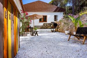 Vonkajšia záhrada v ubytovaní Luxury private Villa 25m Pool, Gym, 200m to Beach