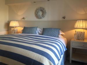 St Mawes Hotel客房内的一张或多张床位