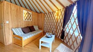 Imagen de la galería de Gîte Les yourtes de Saint Mathieu N°2, en Saint-Mathieu