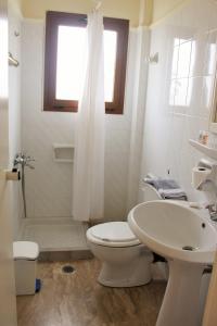 A bathroom at Alexandros M