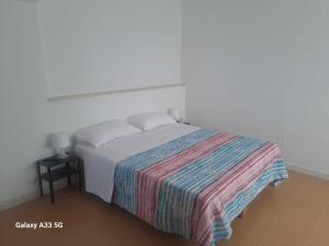 Voodi või voodid majutusasutuse La Suite Sinatra toas