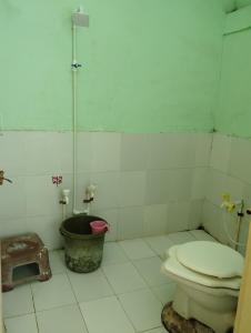 Hotel HillView, Junagadh的一间浴室