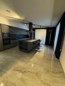 Imagem da galeria de Skyline Soak, Views & Jacuzzi em St Julian's