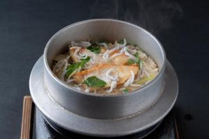 Jídlo v ryokanu nebo okolí