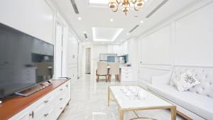 Kuchyň nebo kuchyňský kout v ubytování Luxe Paradise Residence 79 Nguyen Du