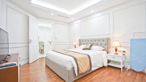 Postel nebo postele na pokoji v ubytování Luxe Paradise Residence 79 Nguyen Du
