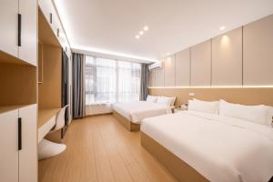 Postel nebo postele na pokoji v ubytování Shanghai Meihao Premium Journey Hotel - Shanghai International Tourism Resort Store