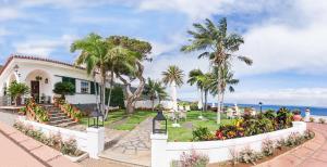 A garden outside Malpais Trece