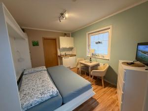 a small bedroom with a bed and a desk at Ferienzimmer/wohnung am Kurstrand, WLAN in Zingst