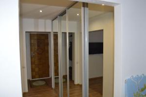 a room with glass mirrors in a room at Apartment On Pribuzhskaya 2 in Khmelnytskyi