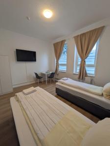 Ένα ή περισσότερα κρεβάτια σε δωμάτιο στο Modernes Apartment mit 2 Schlafzimmern und Privatparkplatz nahe Innenstadt