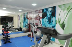 Fitness centrum a/nebo fitness zařízení v ubytování Mavil Plaza Hotel