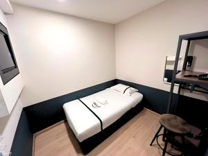 Postel nebo postele na pokoji v ubytování Smile Hotel Subang USJ