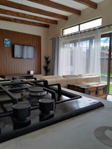 Χώρος καθιστικού στο Transit Haven - 2 Bed Retreat