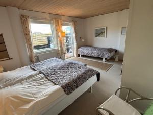Postel nebo postele na pokoji v ubytování Klithjem Badehotel
