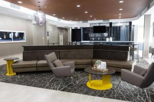 SpringHill Suites by Marriott Slidell的休息区