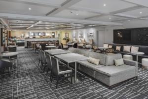 a restaurant with tables and couches and a bar at Hartford Marriott Downtown in Hartford
