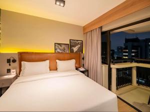 Cama ou camas em um quarto em Grand Mercure SP Itaim Bibi