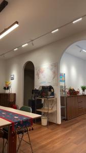 Фотография из галереи Oumuamua BOOKSTORE &GUESTHOUSE в городе Jianshui