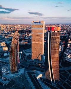 un grupo de edificios altos en una ciudad en I San Siro I Steps to Metro, AC & Free WiFi, en Milán